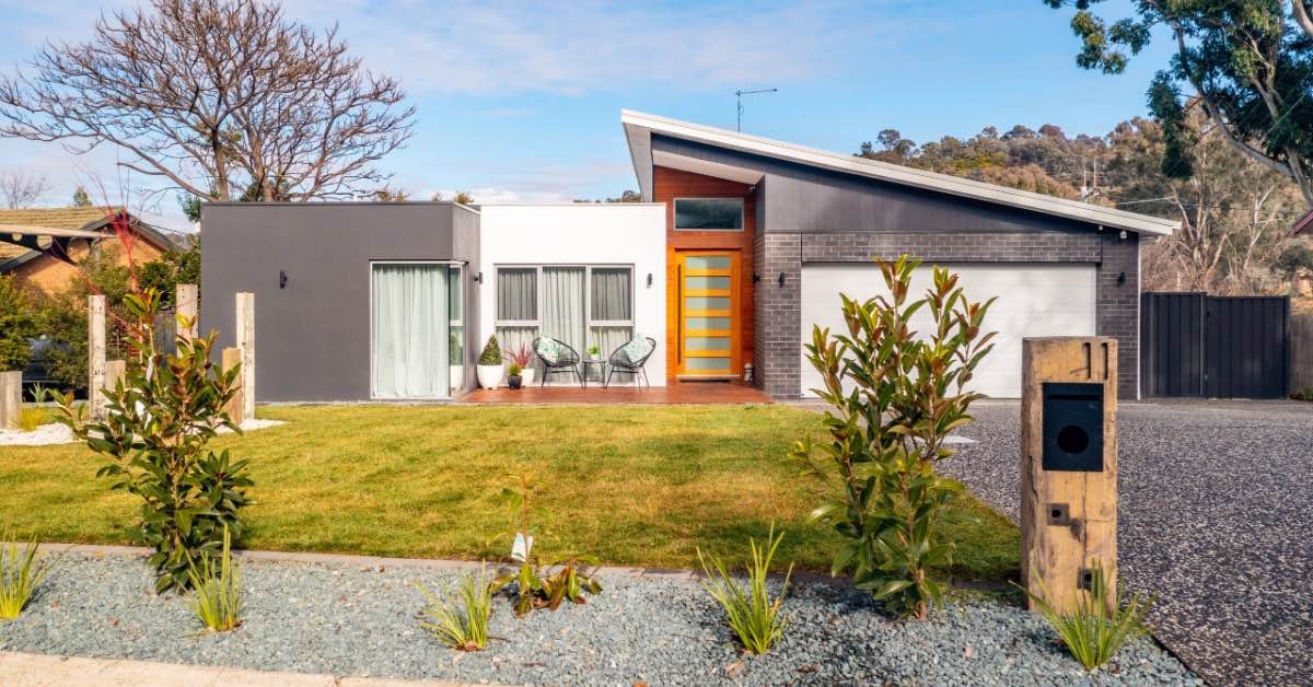 20+ Midcentury Modern House Exterior Styles You Will Adore 1 Midcentury Modern House Exterior